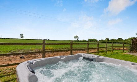 2 Bed in Holsworthy 1