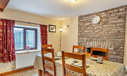 2 Bed in Crickhowell 3