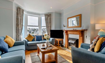 4 Bed in Brixham