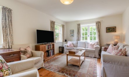 4 Bed in Lyndhurst 1