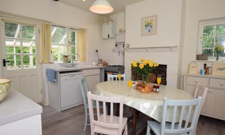 4 Bed in Lyndhurst 2