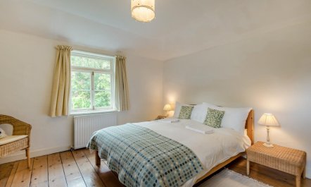 4 Bed in Lyndhurst 2