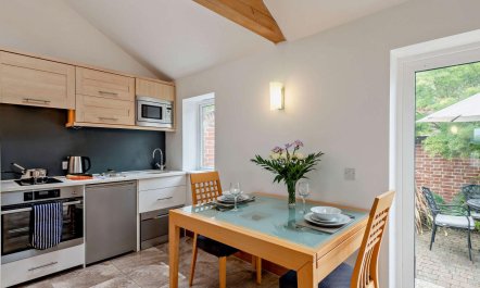 1 Bed in Lymington 4