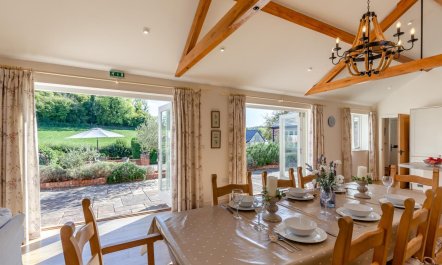 4 Bed in Dorchester 4
