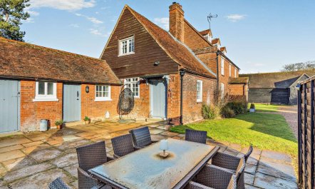 6 Bed in Beaconsfield 2