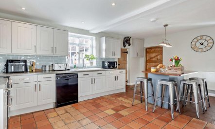 6 Bed in Beaconsfield 6