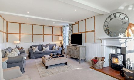 6 Bed in Beaconsfield 3