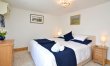 2 Bed in High Peak 9