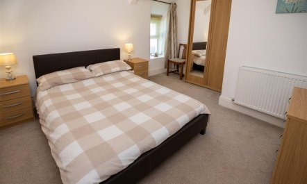 3 Bed in Lydstep 5