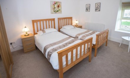 3 Bed in Lydstep 7