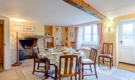 4 Bed in Wareham 1