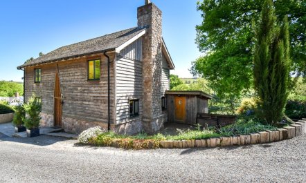 4 Bed in Newtown 4