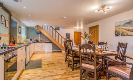 4 Bed in Newtown 7