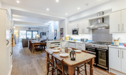 5 Bed in Tenby 2