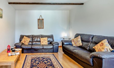 3 Bed in Hundleton 2