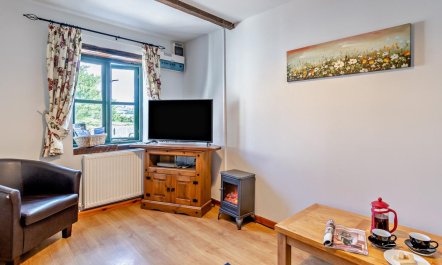 3 Bed in Hundleton 3