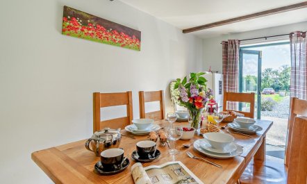 3 Bed in Hundleton 5