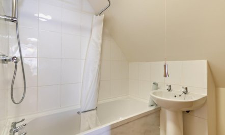 3 Bed in Hundleton 8