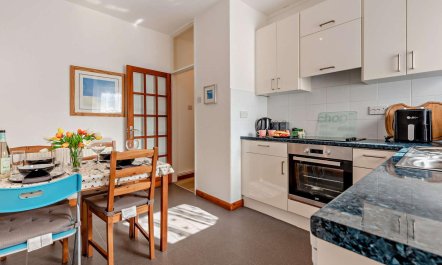 2 Bed in Tenby 6