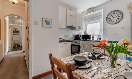 2 Bed in Tenby 8