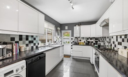 4 Bed in Swanage 3