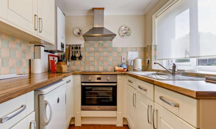 2 Bed in Trunch 5