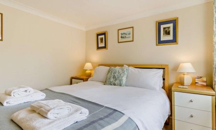2 Bed in Trunch 9