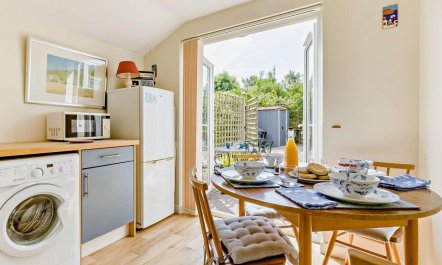 2 Bed in Trunch 4