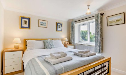 2 Bed in Trunch 9