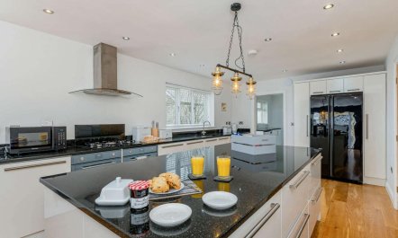 4 Bed in Caernarfon 1