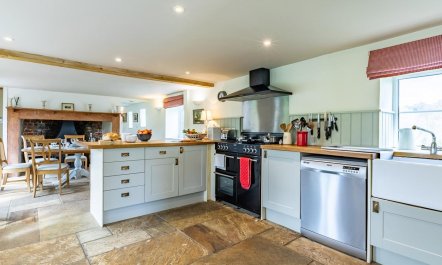 4 Bed in Bridport 8