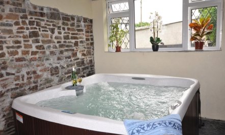 4 Bed in Launceston 2