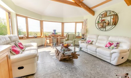4 Bed in Bude 2