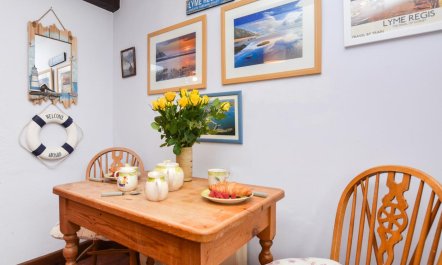 1 Bed in Lyme Regis 4