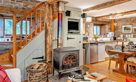 2 Bed in Abergavenny 1