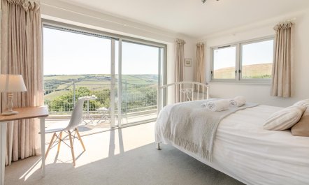 5 Bed in Bude 2
