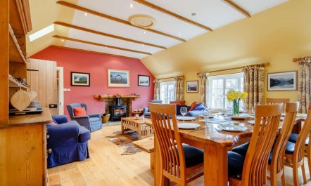 6 Bed in Dunkeld 3