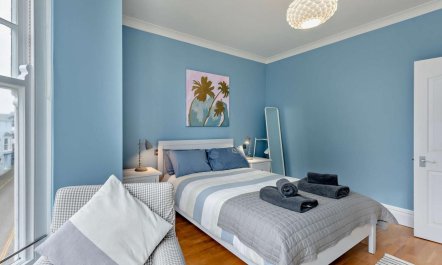 1 Bed in Tenby 8