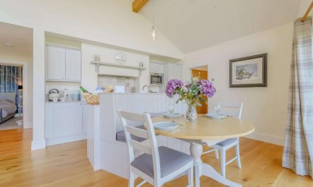 2 Bed in Montgomery 7