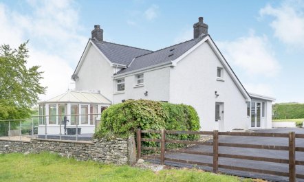 4 Bed in Lampeter