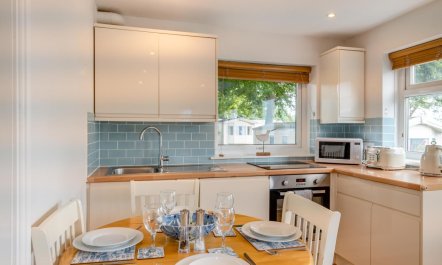 2 Bed in Brixham 1