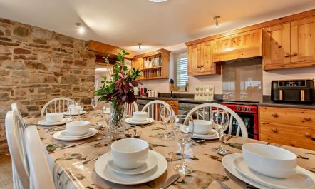 4 Bed in Llangadog 3