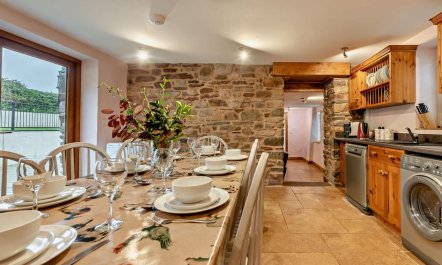 4 Bed in Llangadog 5