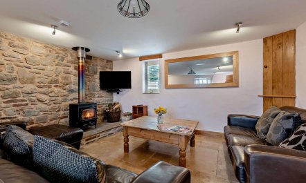 4 Bed in Llangadog 7