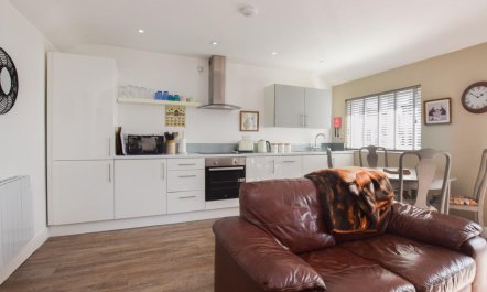 3 Bed in Ferryside 2