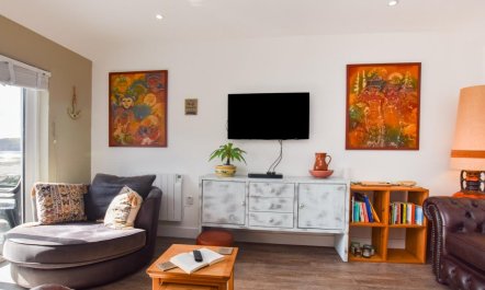 3 Bed in Ferryside 1