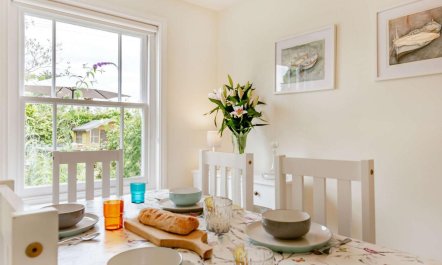 2 Bed in Haywards Heath 6