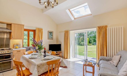 2 Bed in Conwy 1