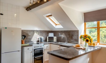 1 Bed in Godshill 2