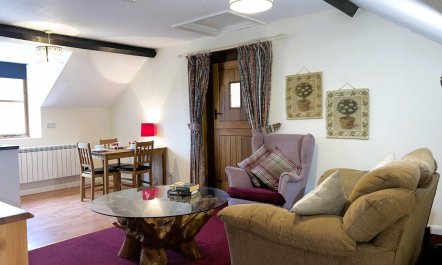 1 Bed in Godshill 2